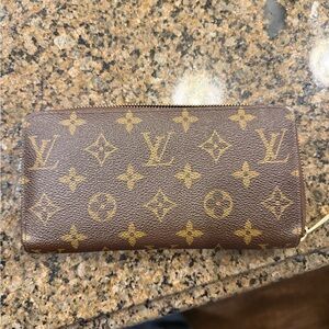 Louis Vuitton Zippy Wallet
